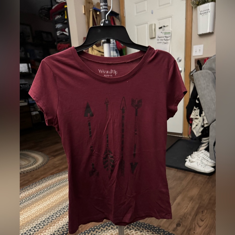 Wound Up burgundy with black arrows Short Sleeve Top
